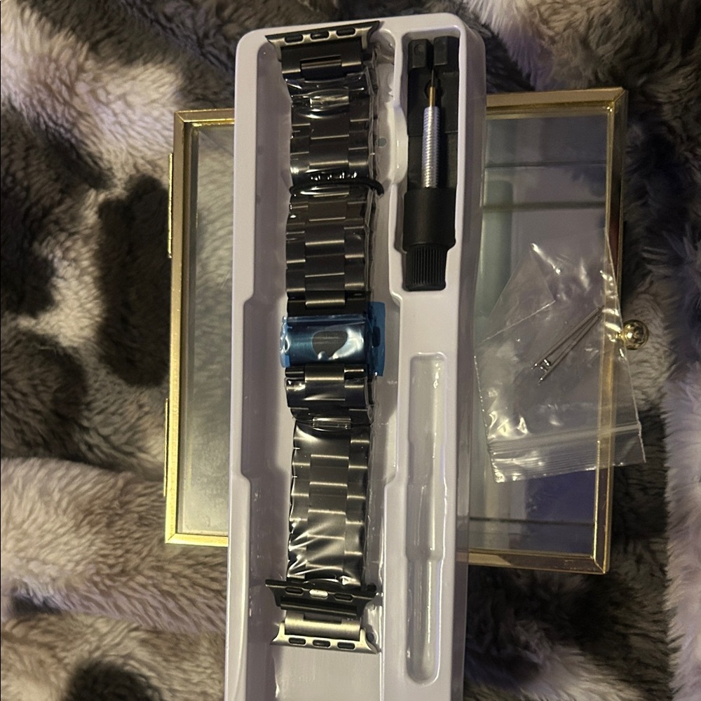 Silver and Blue Metal Watch Band Kit for Apple Watch size 38/40/41 MM.